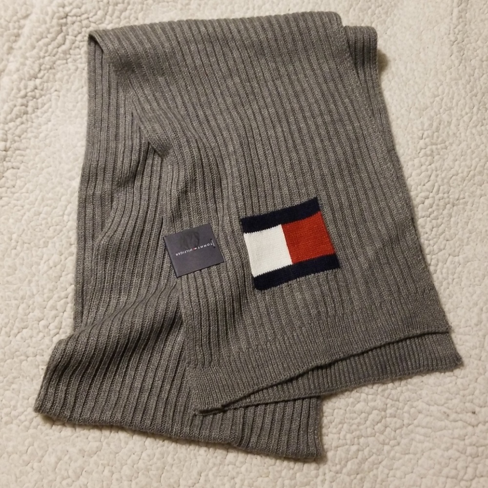 NWT Tommy Hilfiger Gray Ribbed Logo Scarf